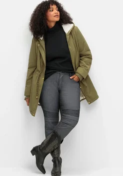 Schmale Jeans mit Ziernieten und Biesen<sheego Hot