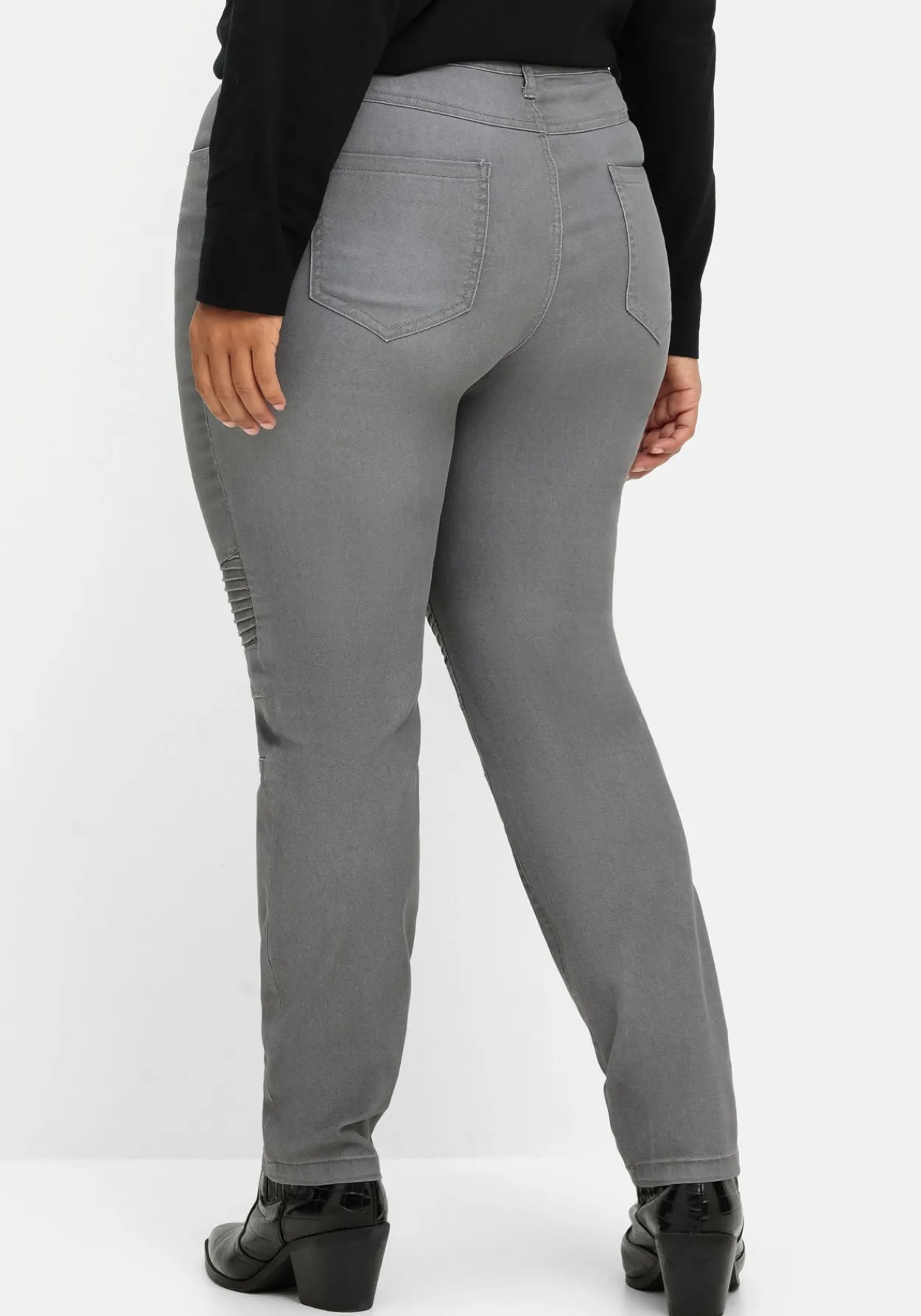 Schmale Jeans mit Ziernieten und Biesen<sheego Hot