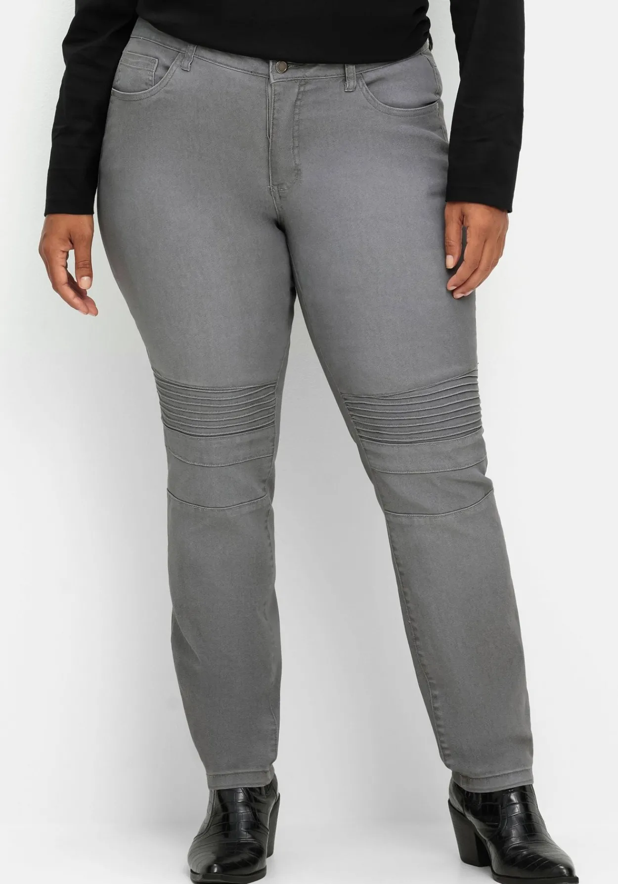 Schmale Jeans mit Ziernieten und Biesen<sheego Hot