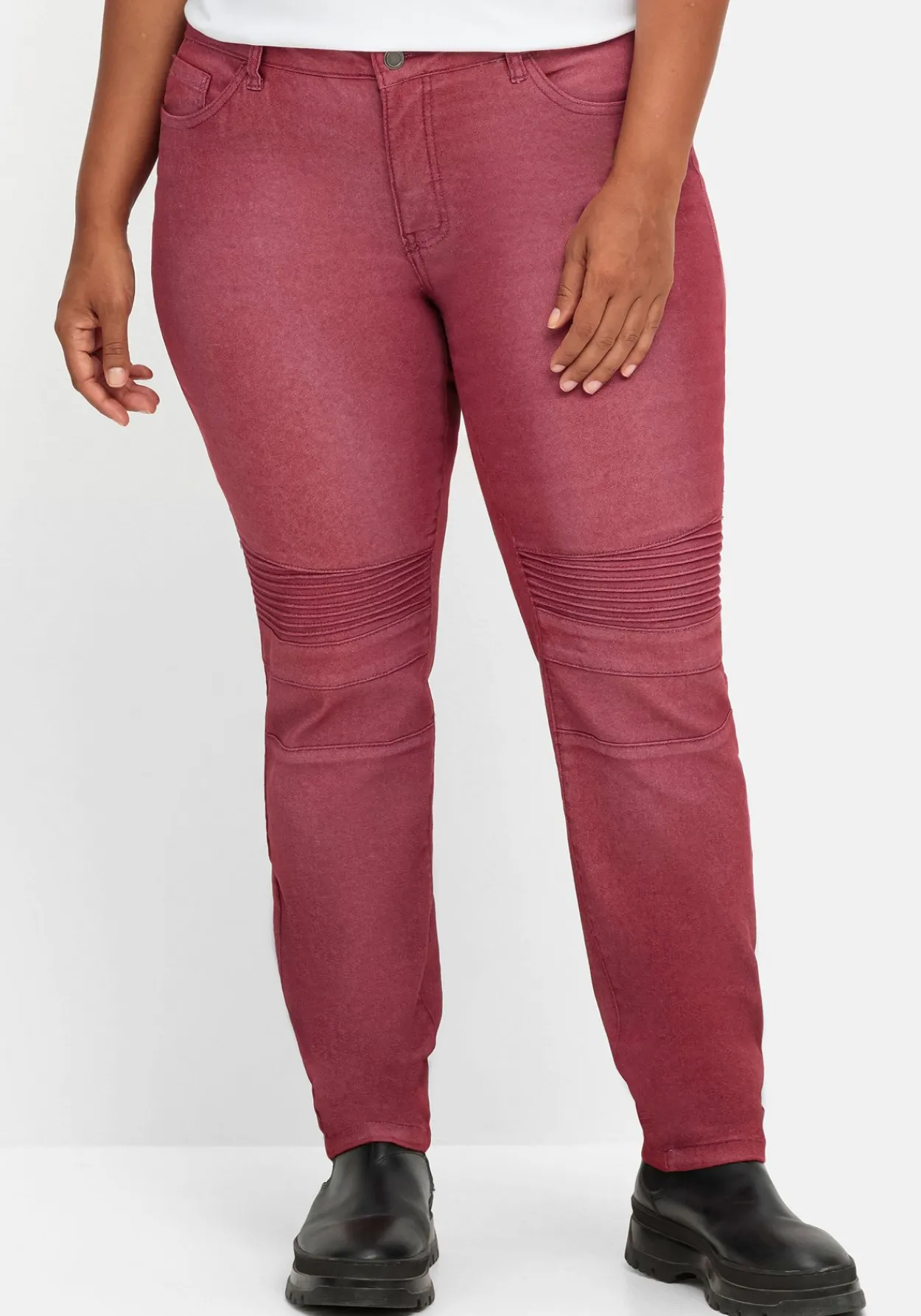 Schmale Jeans mit Ziernieten und Biesen<sheego Outlet