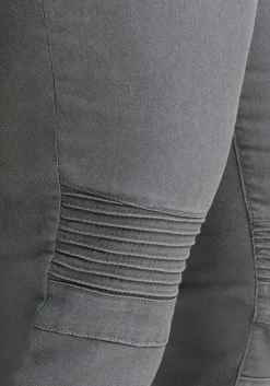 Schmale Jeans mit Ziernieten und Biesen<sheego Hot