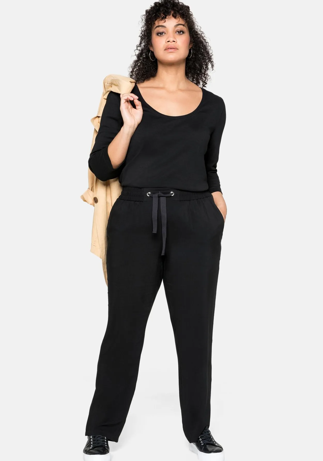 Schmale Joggpants mit Schlupfbund und Eingrifftaschen<sheego Hot
