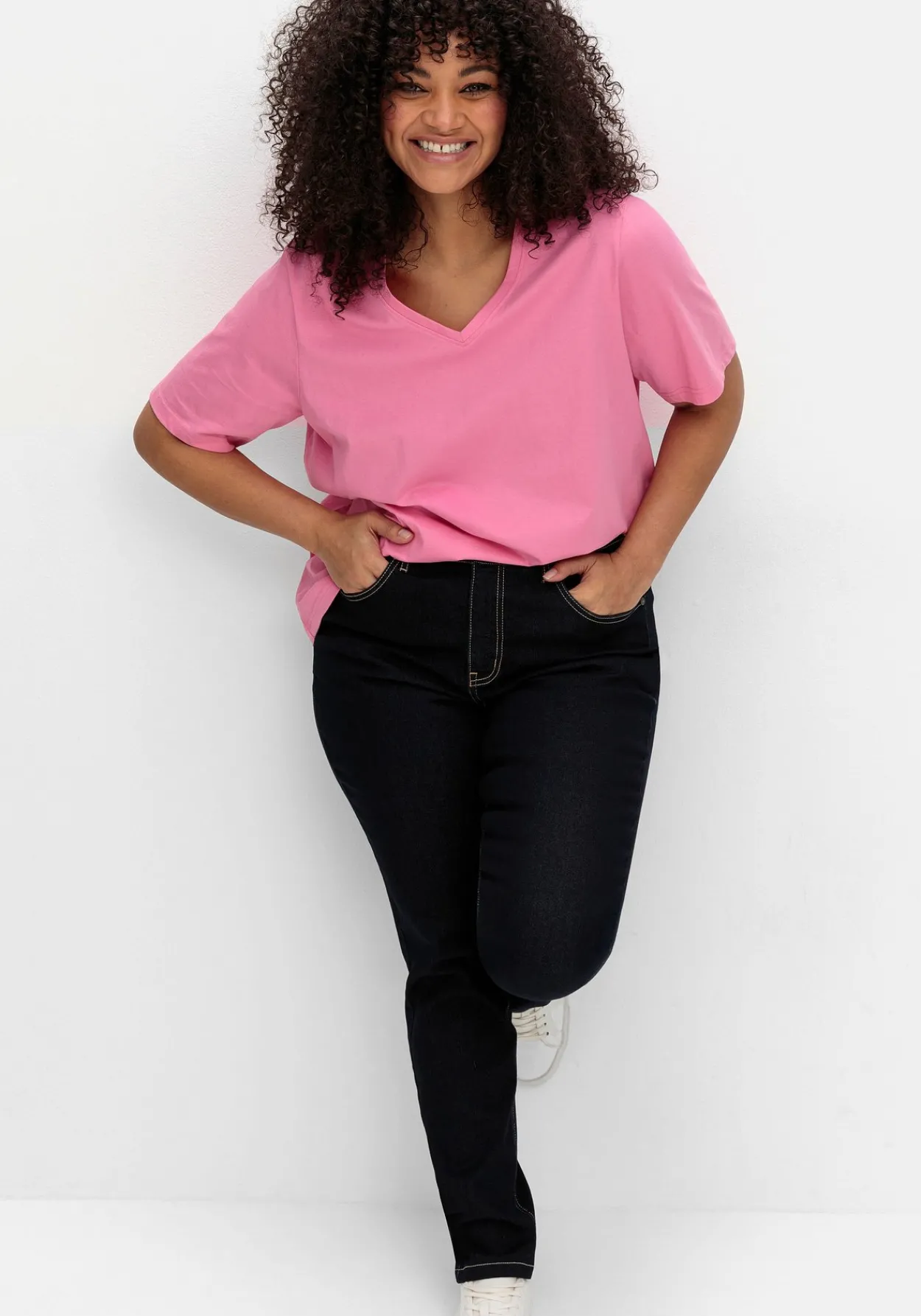 Schmale 5-Pocket-Jeans in cleaner Optik<sheego Hot