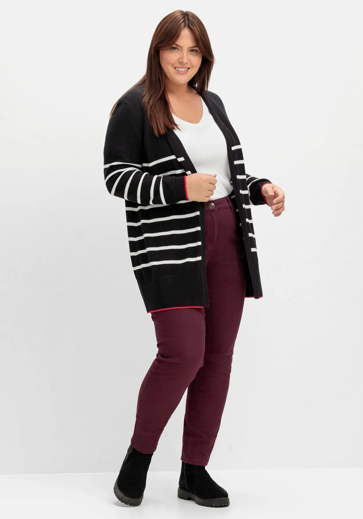 Schmale Twillhose mit Stickerei und Ziernähten<sheego Discount