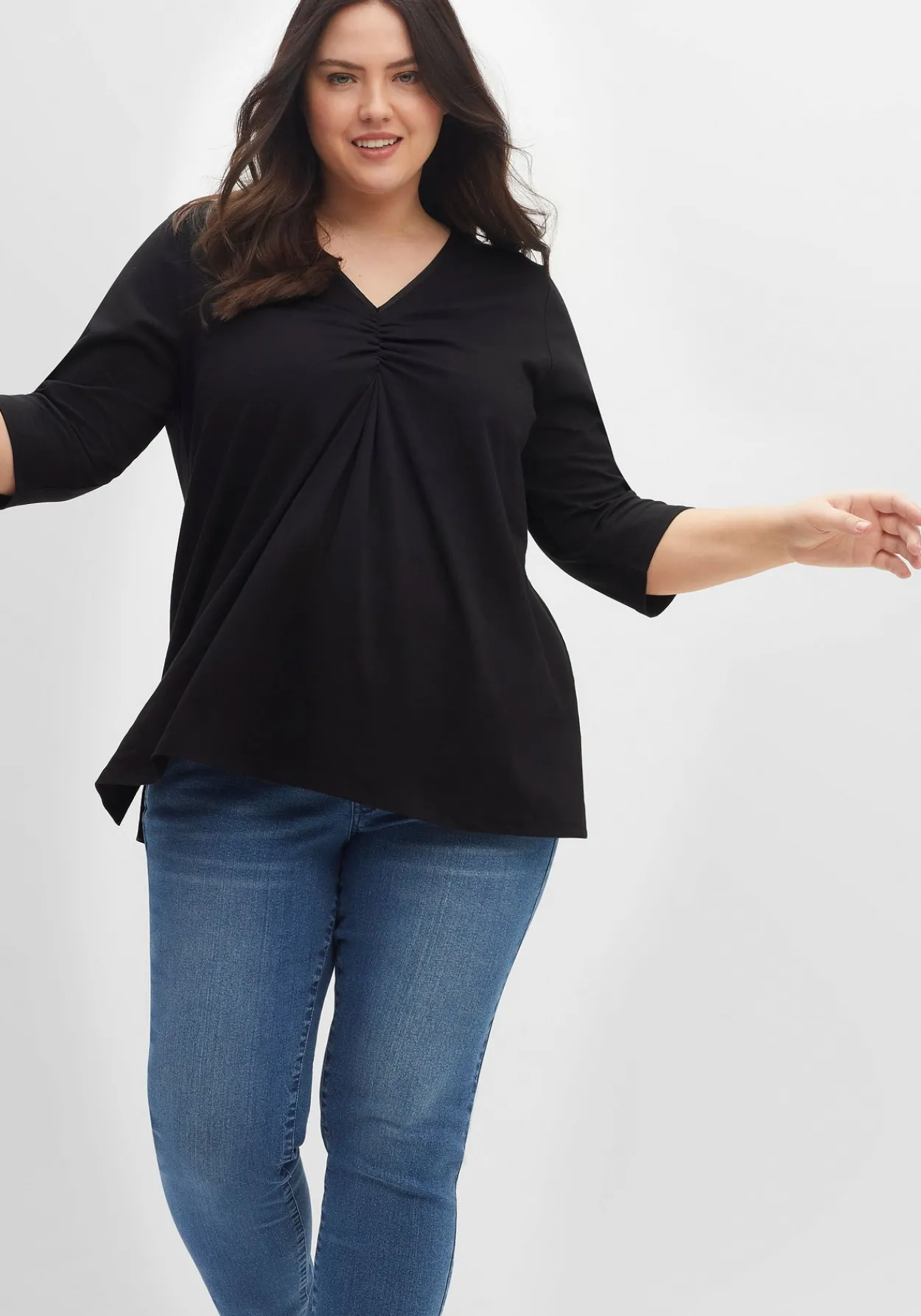 Shirt aus Jersey, mit V-Ausschnitt und Kellerfalte<sheego Fashion