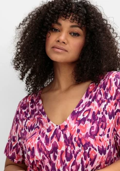 Shirt mit Alloverdruck und V-Ausschnitt<sheego by Joe Browns Best