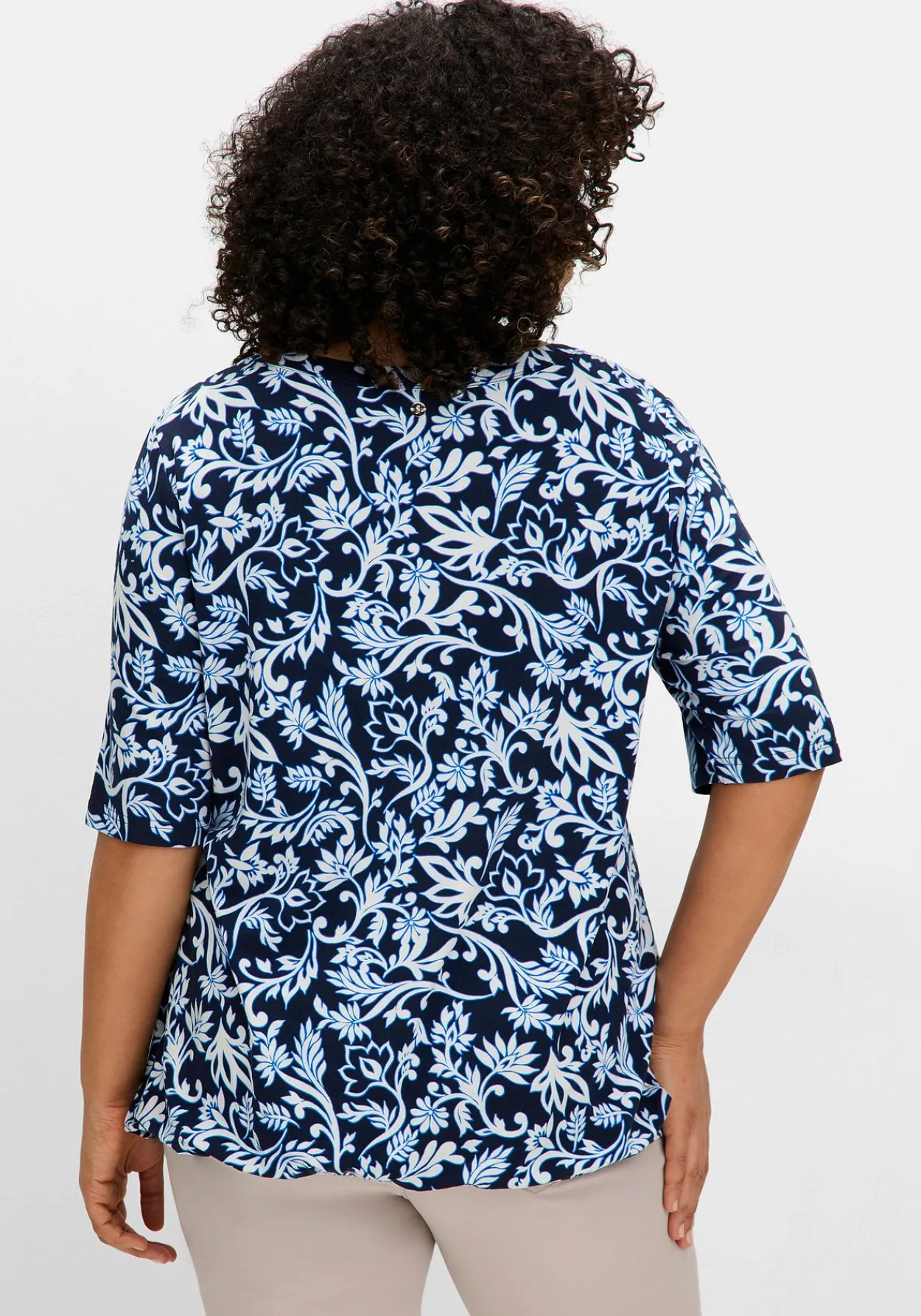 Shirt mit Alloverprint und Cut-out vorn<sheego Fashion