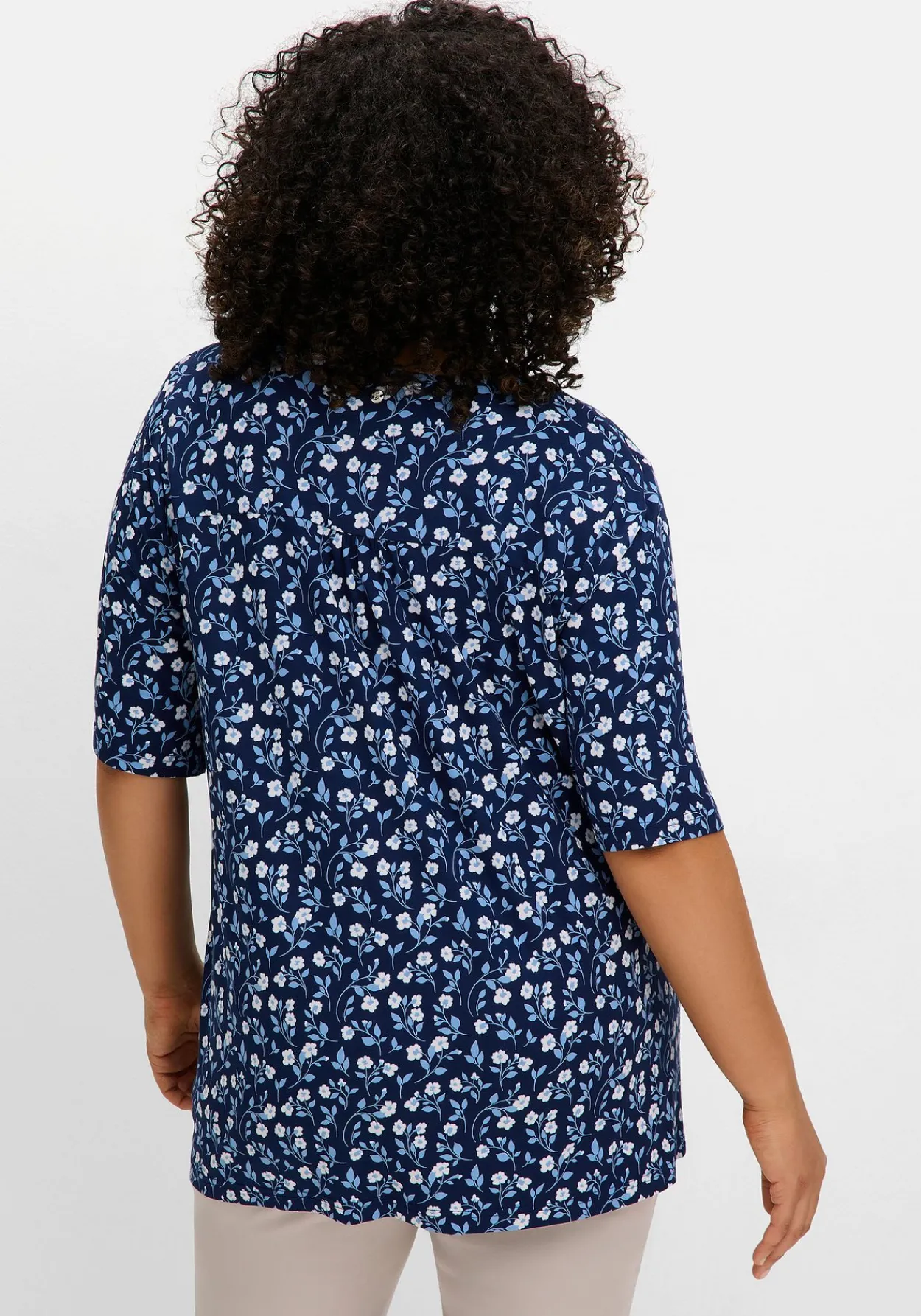 Shirt mit Blümchenprint und Knopfleiste<sheego Outlet