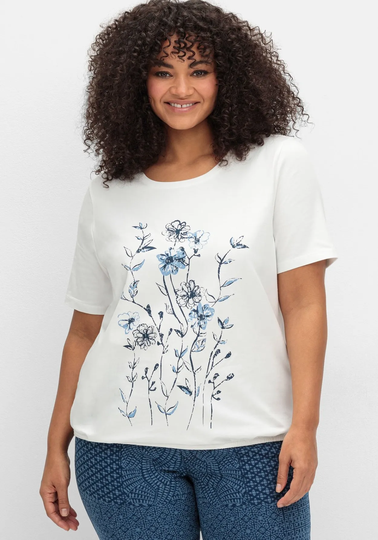 Shirt mit Blumenprint und Gummizugbund<sheego Outlet