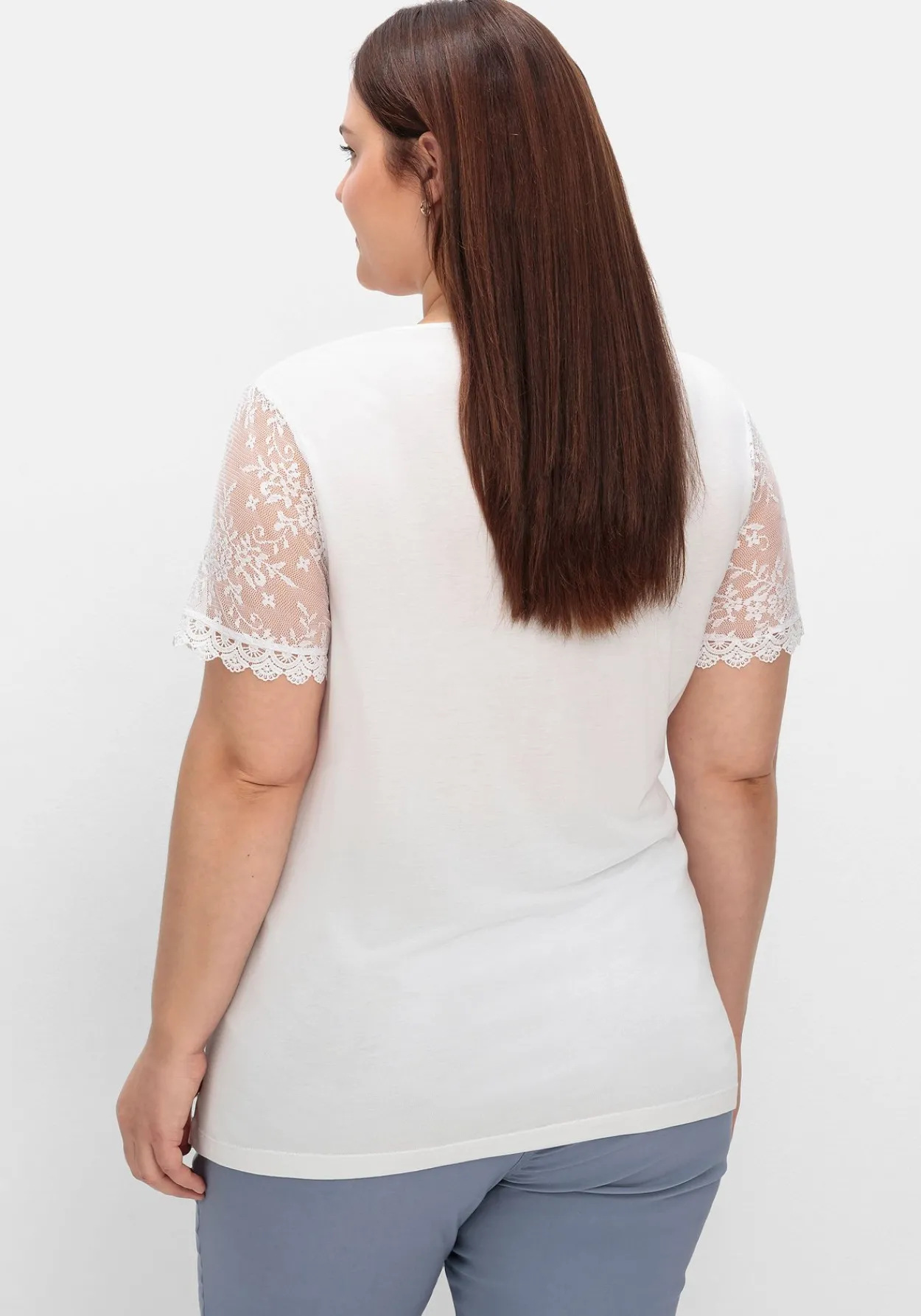 Shirt mit Einsätzen aus floraler Spitze, leicht tailliert<sheego Hot