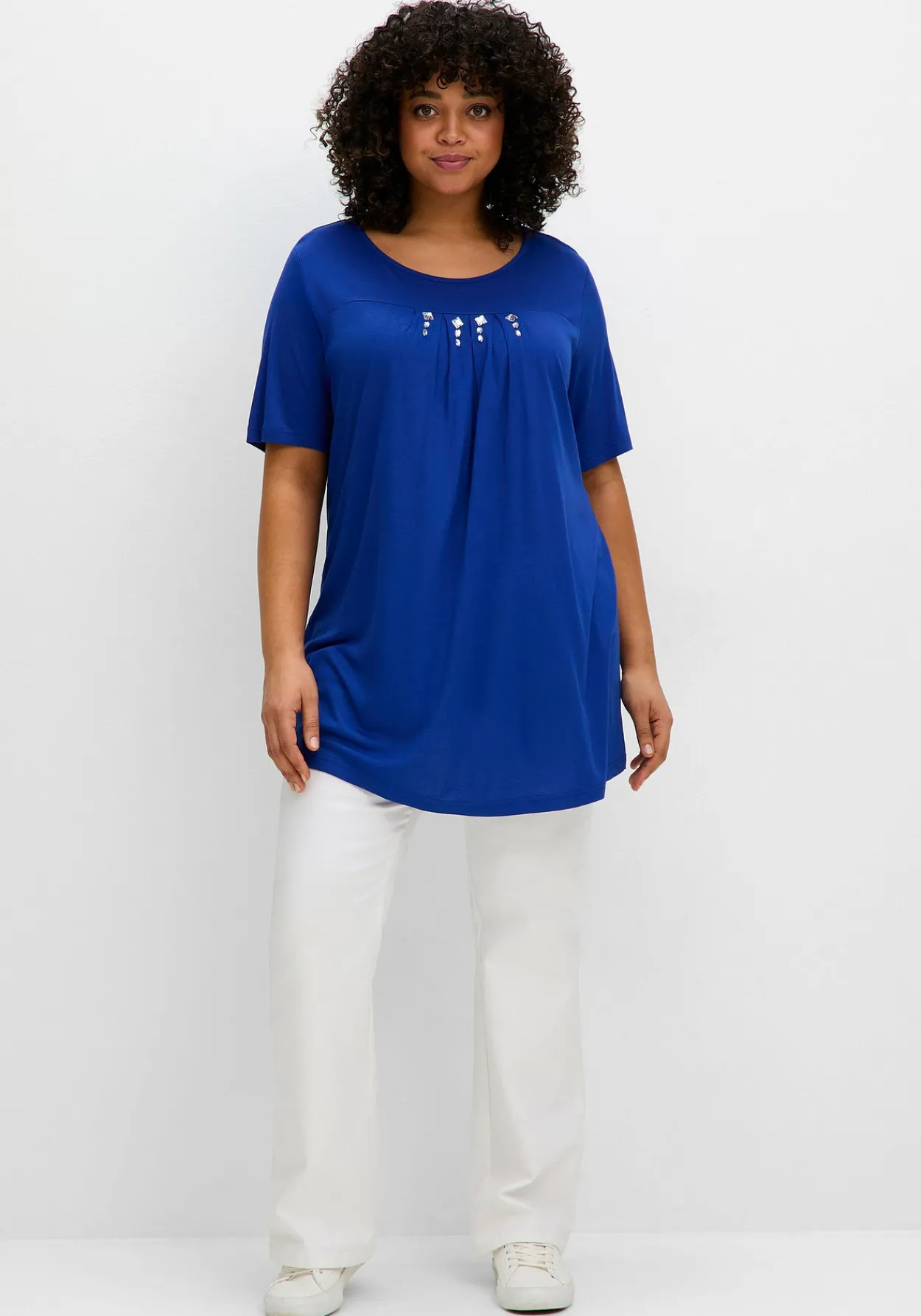Shirt mit Faltendetails und Ziersteinen<sheego Online
