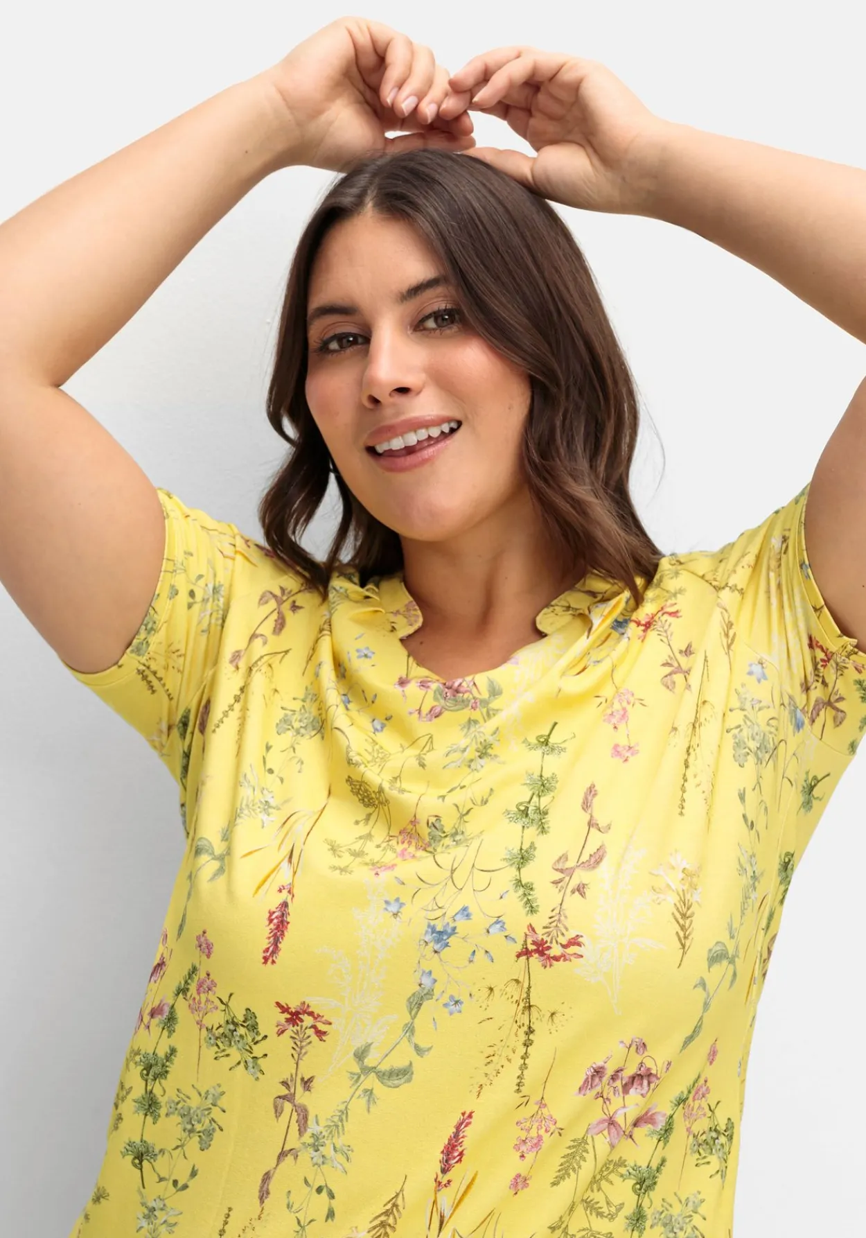 Shirt mit Faltenpartie am Stehkragen<sheego Discount