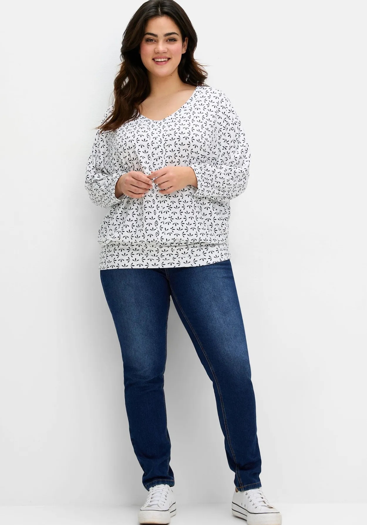 Shirt mit 3/4-Fledermausärmeln und V-Ausschnitt<sheego Fashion