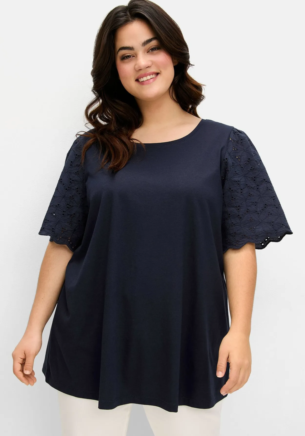 Shirt mit Flügelärmeln aus Lochspitze<sheego Fashion
