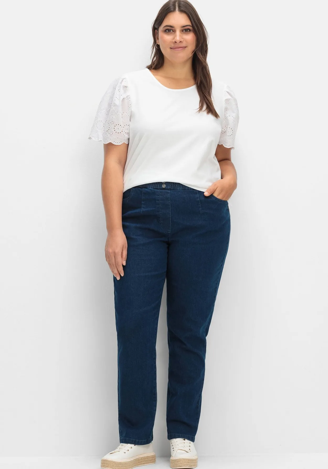 Shirt mit Flügelärmeln und Lochstickerei<sheego New