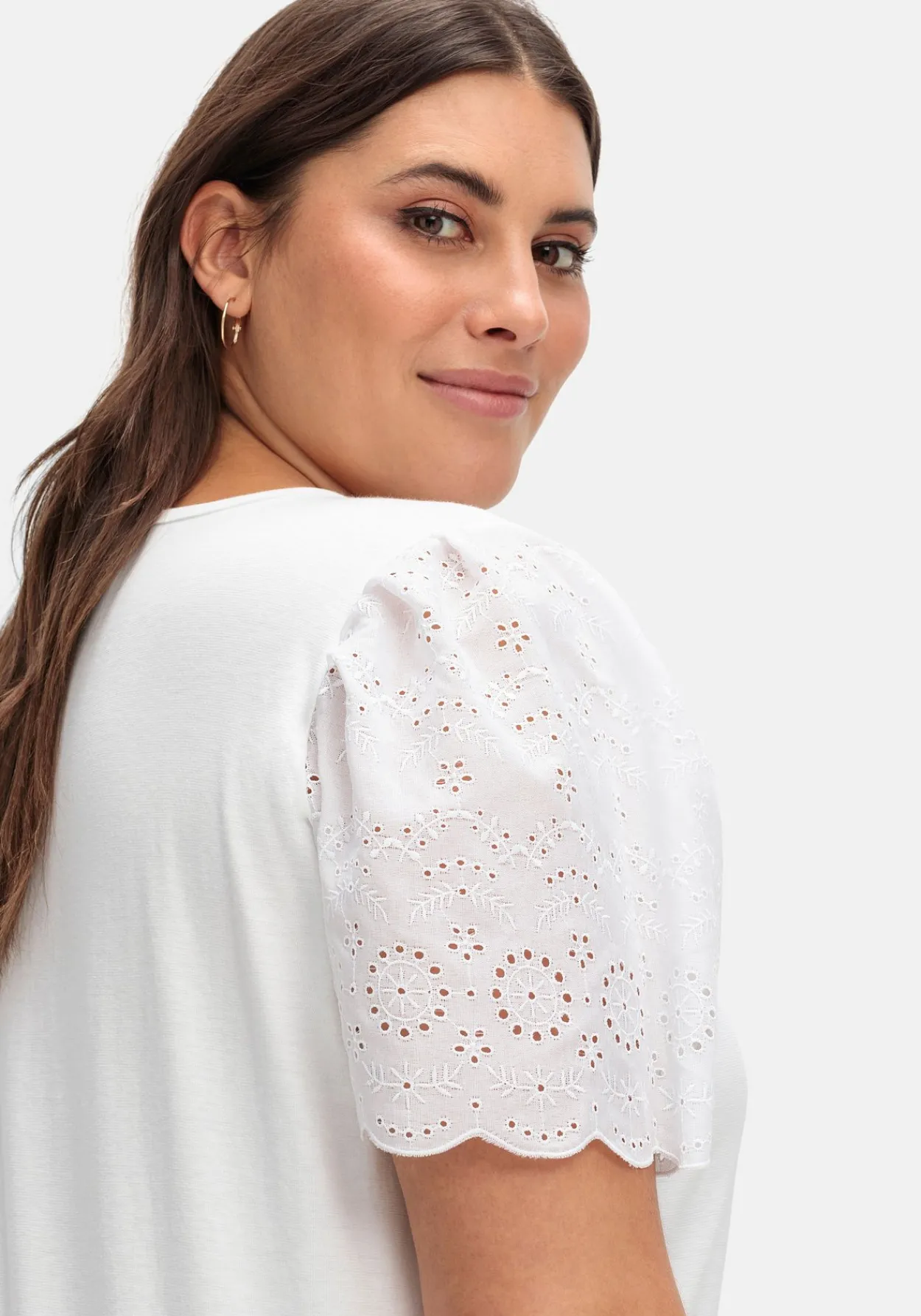 Shirt mit Flügelärmeln und Lochstickerei<sheego New