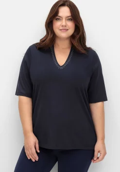 Shirt mit Glitzersteinen am Ausschnitt<sheego Discount