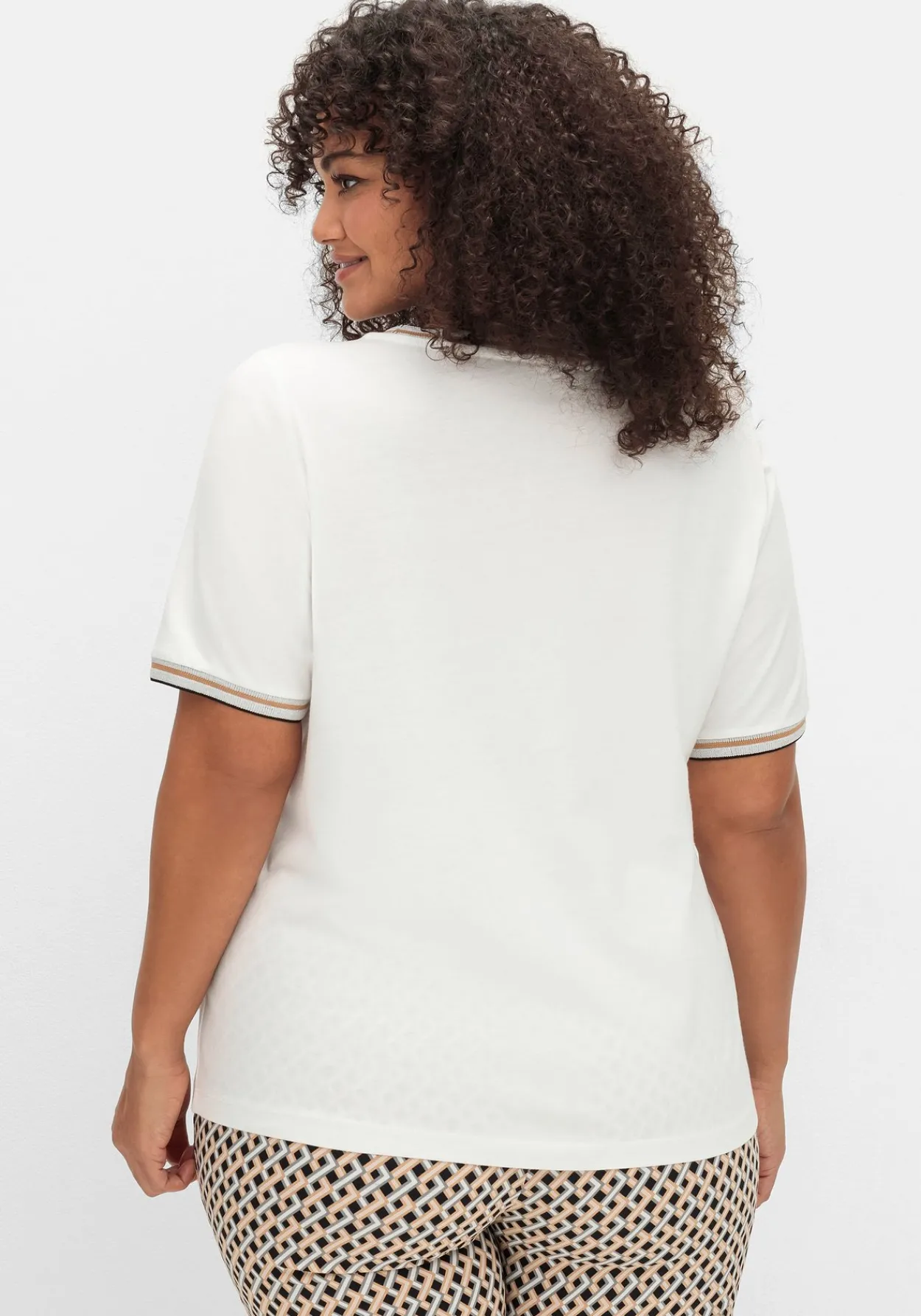 Shirt mit Grafik-Frontprint und Glitzerdetails<sheego Outlet