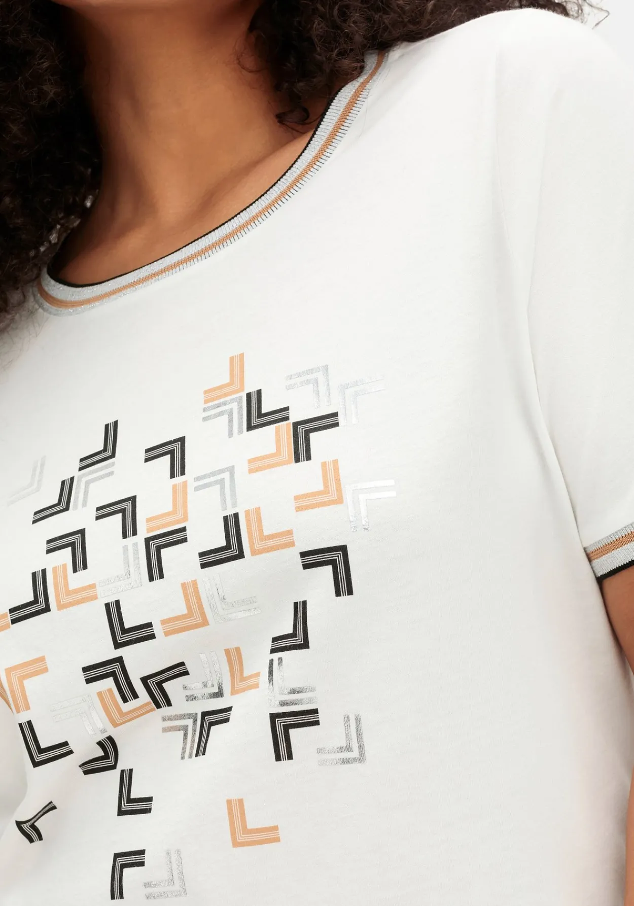 Shirt mit Grafik-Frontprint und Glitzerdetails<sheego Outlet