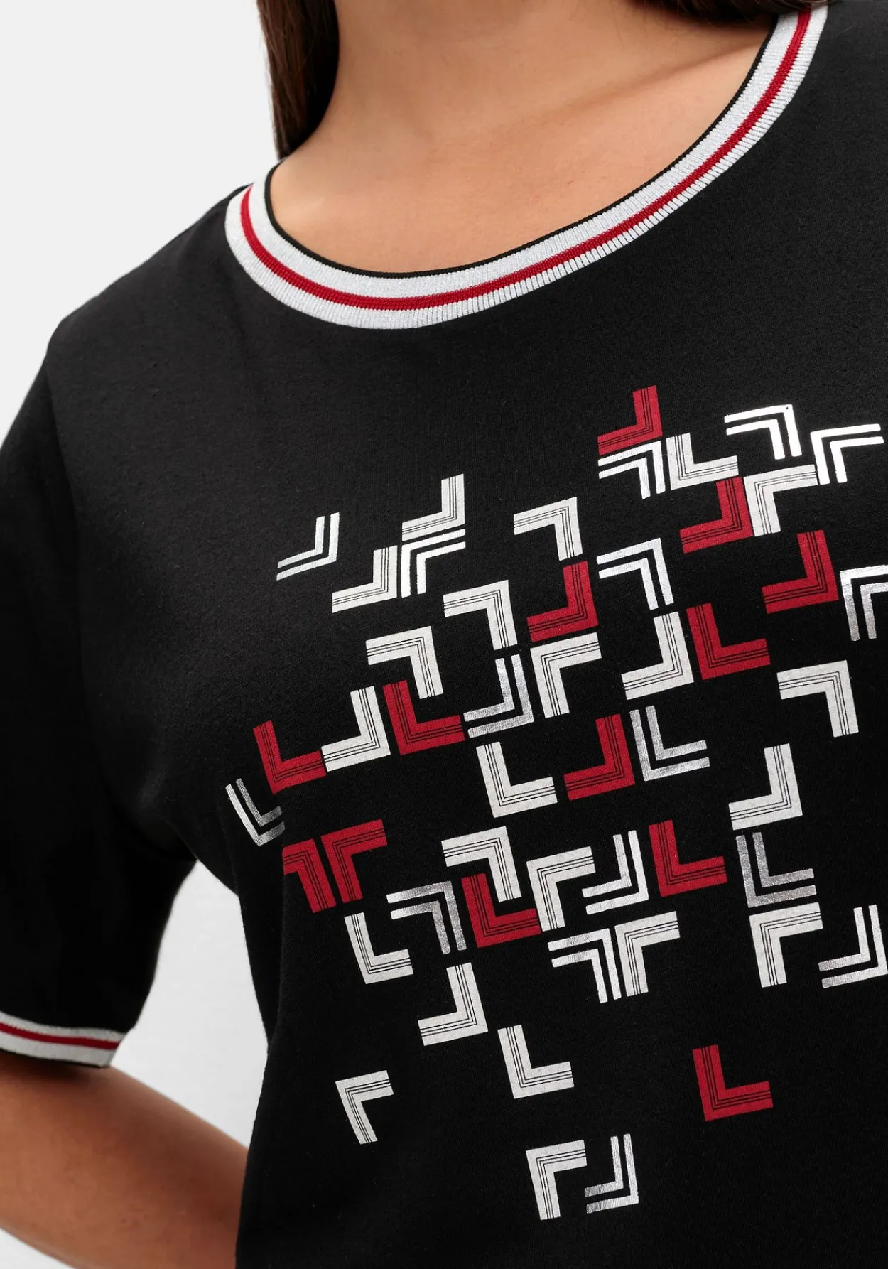 Shirt mit Grafik-Frontprint und Glitzerdetails<sheego Outlet