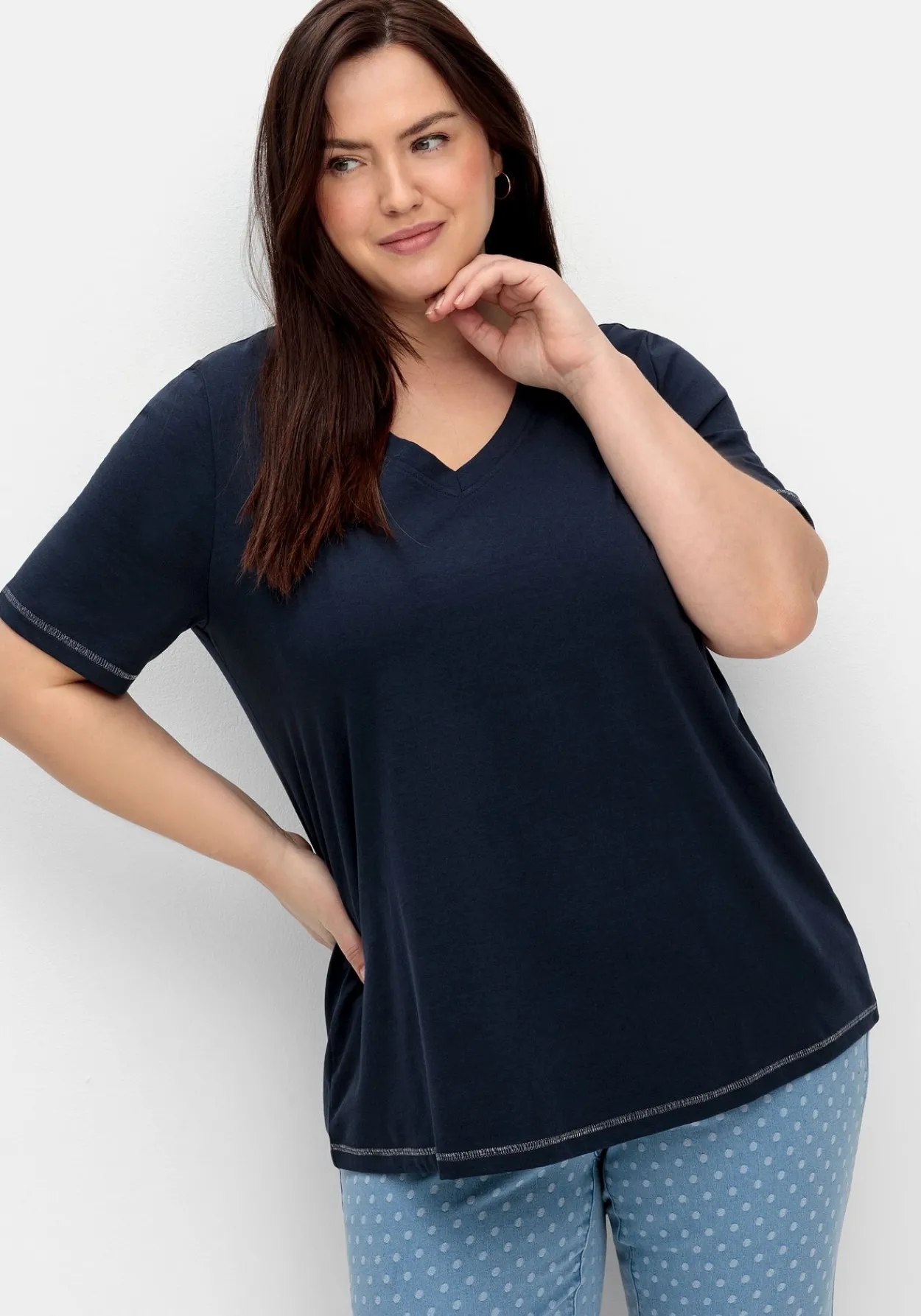 Shirt mit kleinem Glitzerdruck auf der Schulter<sheego Fashion