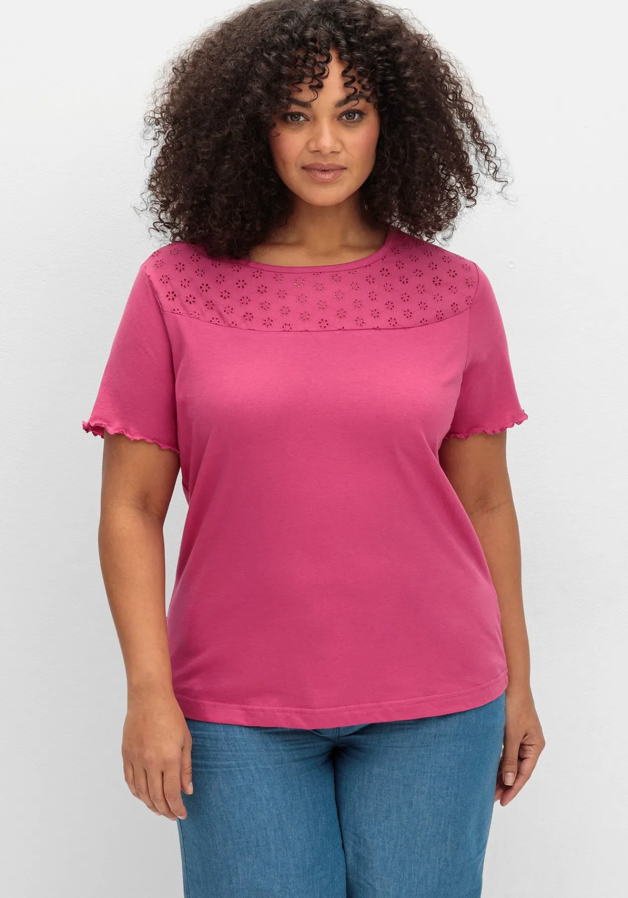 Shirt mit Lochstickerei-Einsatz vorn<sheego New