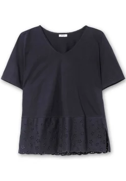 Shirt mit Lochstickerei-Passe am Saum<sheego New