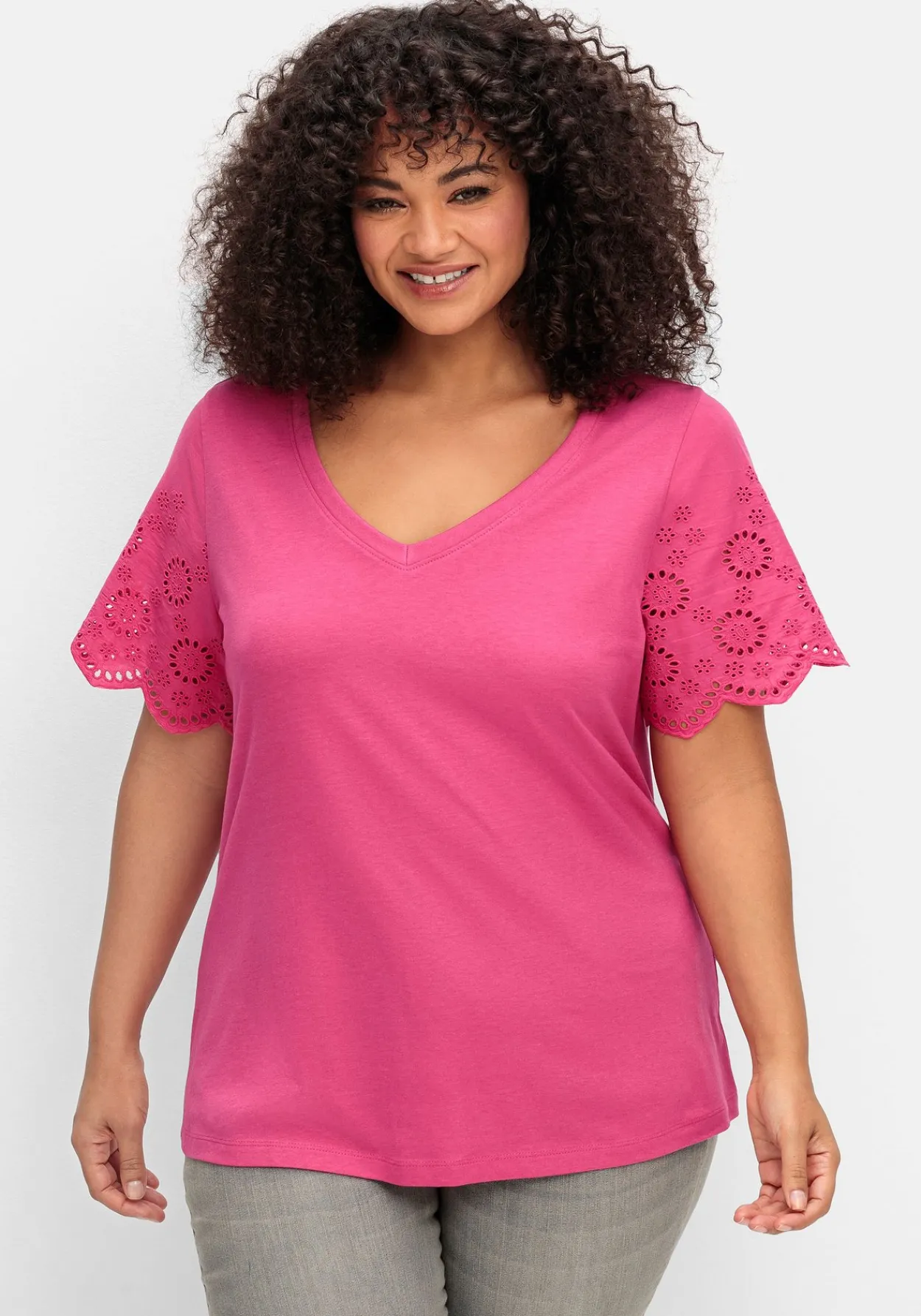 Shirt mit Lochstickerei-Ärmeln<sheego by Joe Browns Online