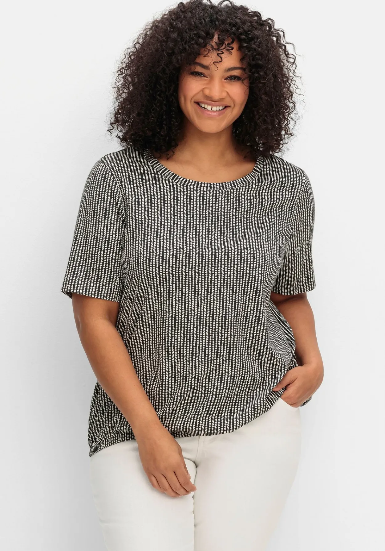 Shirt mit Minimal-Alloverdruck und Gummizugbund<sheego Discount