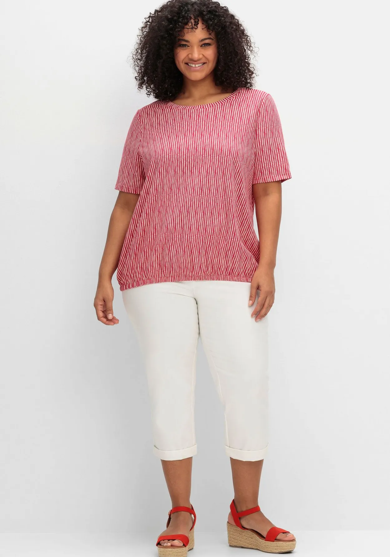 Shirt mit Minimal-Alloverdruck und Gummizugbund<sheego Discount