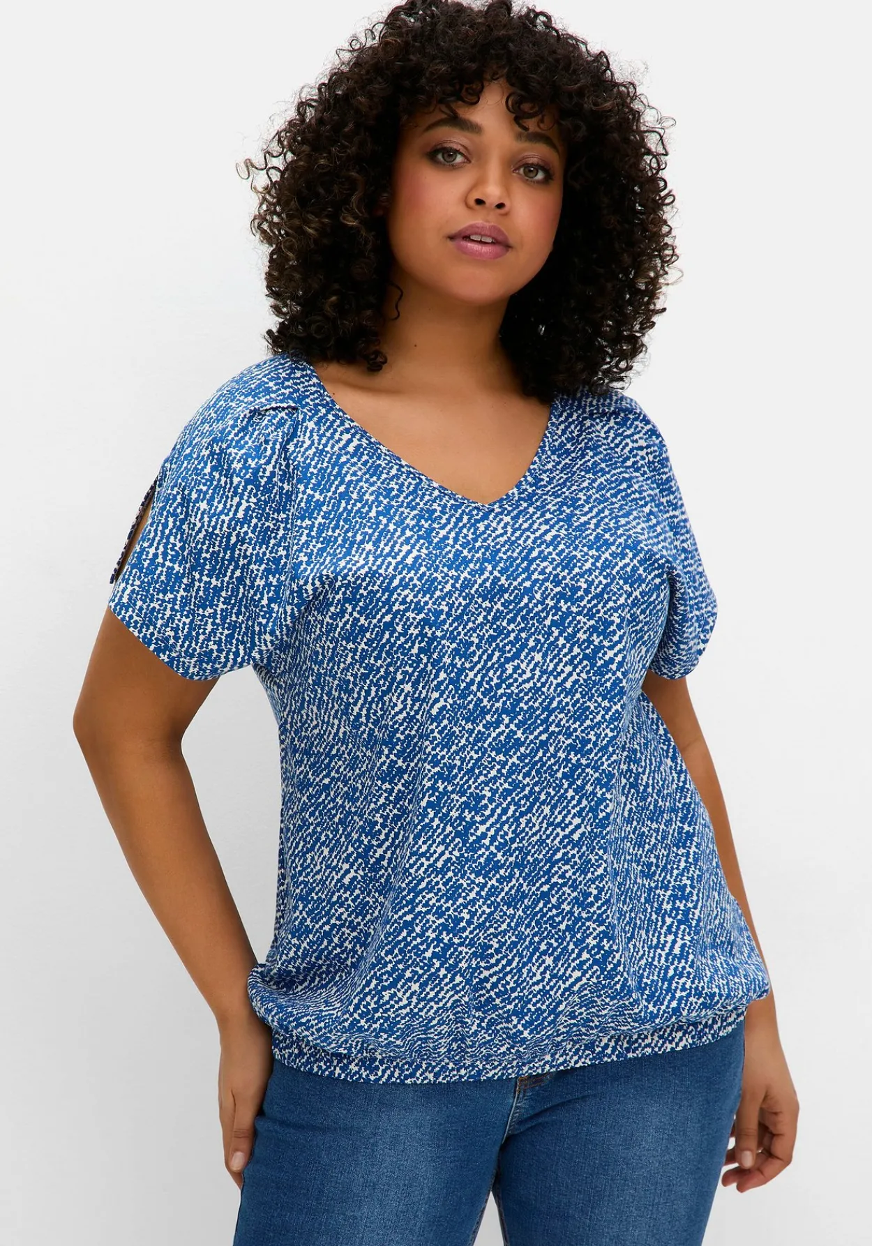 Shirt mit Ärmel-Schlitz und Alloverdruck<sheego New