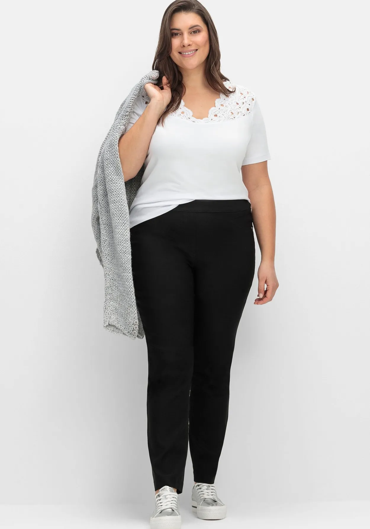 Shirt mit Spitze an V-Ausschnitt und Schulterbereich<creation L Discount