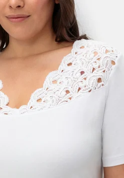 Shirt mit Spitze an V-Ausschnitt und Schulterbereich<creation L Discount