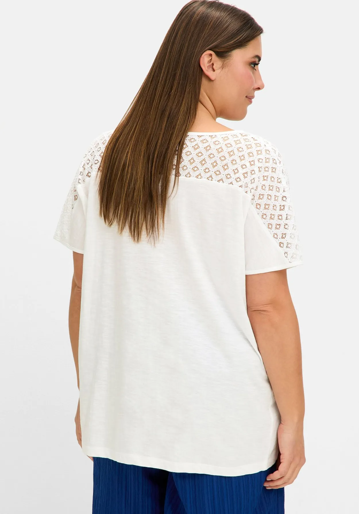 Shirt mit Spitze und V-Ausschnitt, aus Flammgarnjersey<sheego Online