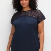 Shirt mit Spitzenpasse an der Schulterpartie<sheego Outlet