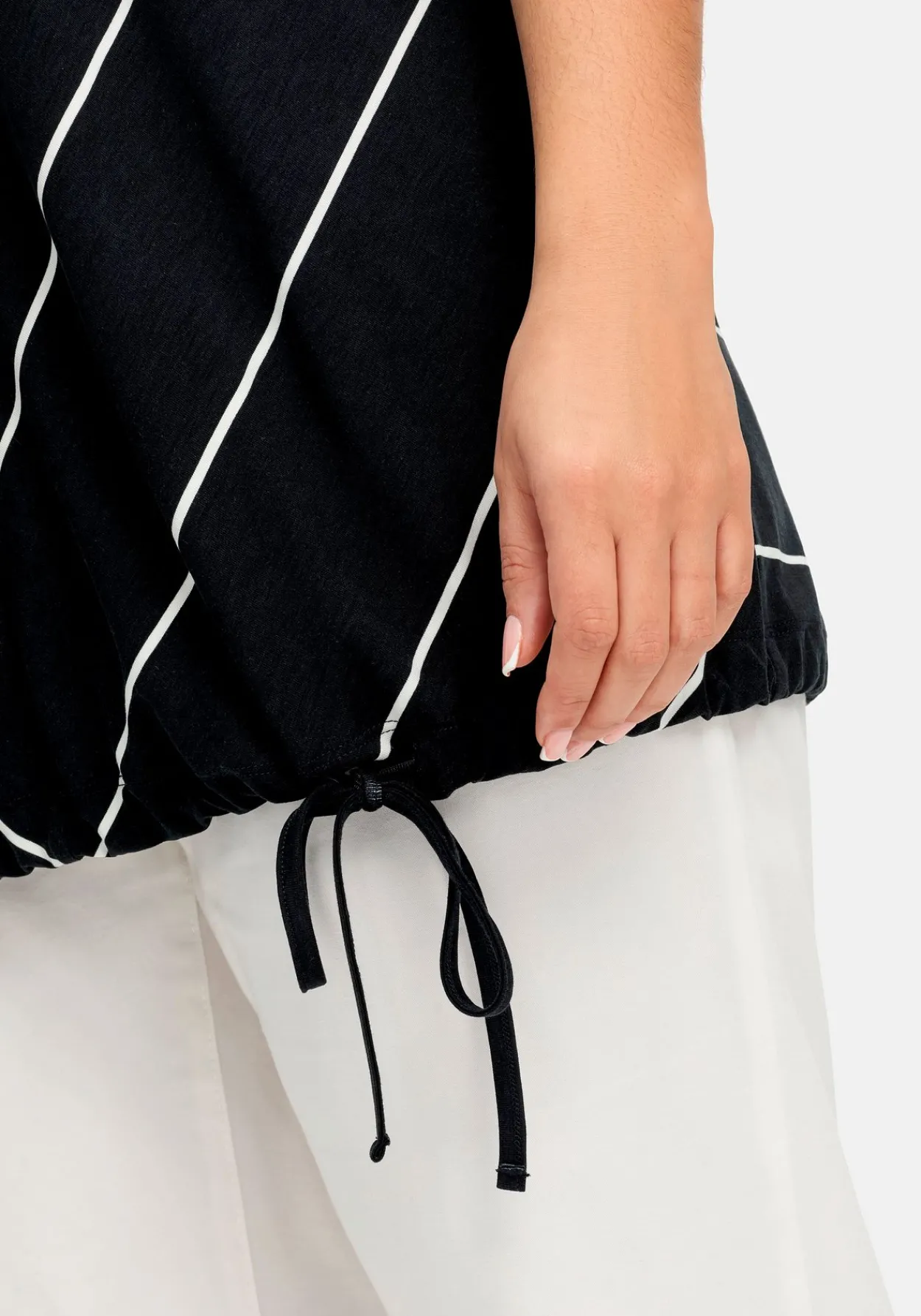Shirt mit Streifen und Bindeband am Saum<sheego Outlet