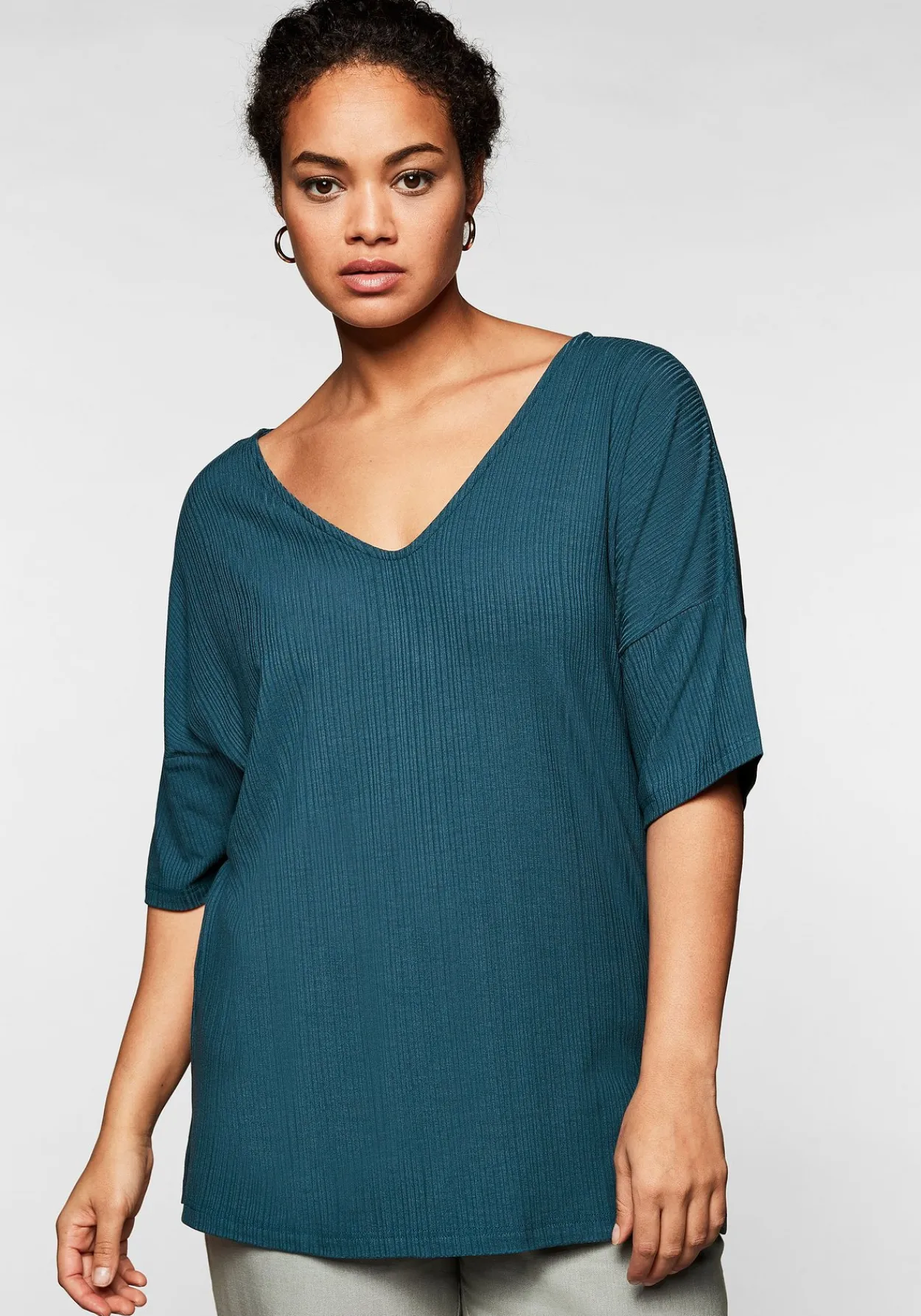 Shirt mit V-Ausschnitt, in Oversized-Form<sheego Best