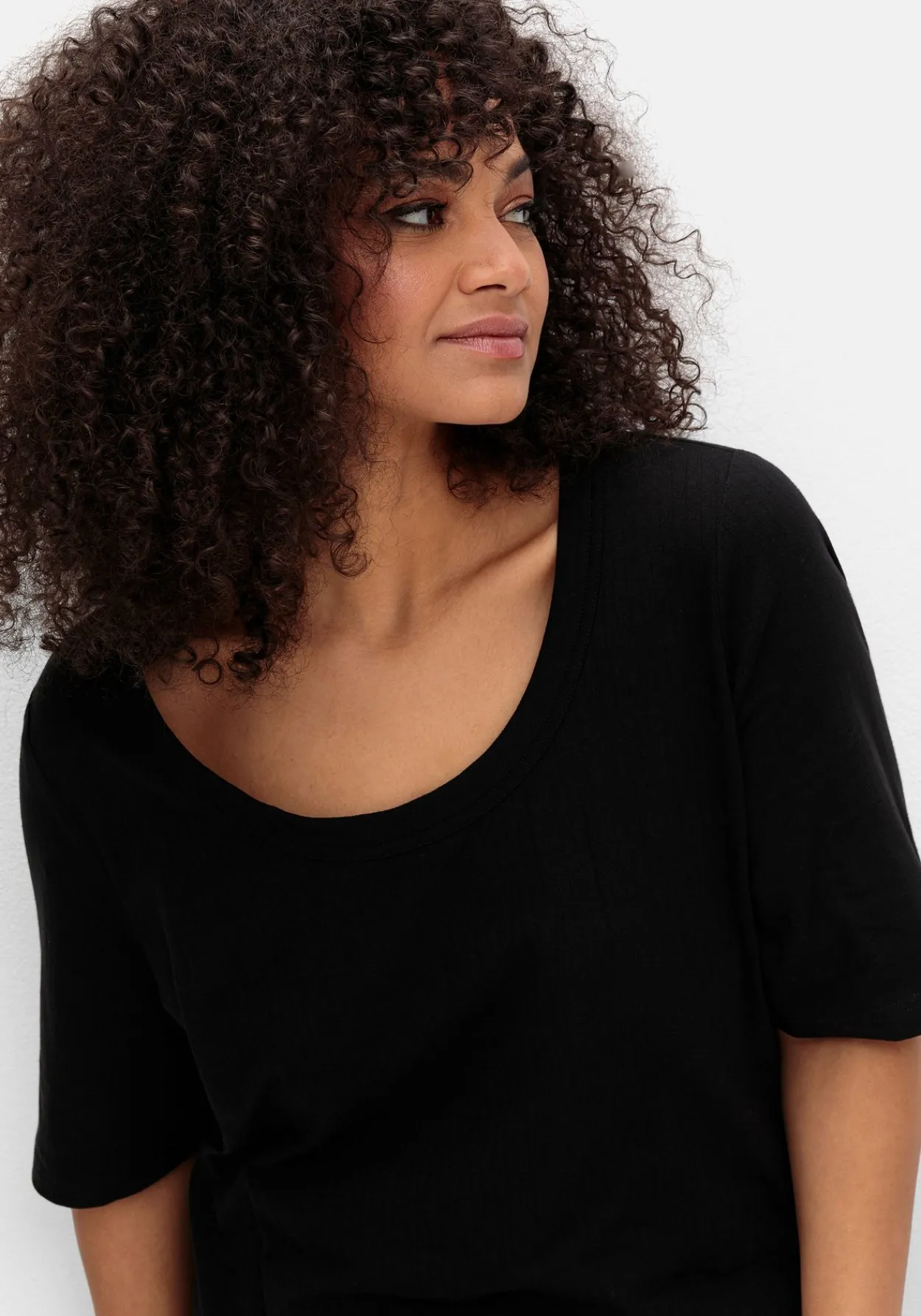 Shirt mit weitem Rundhalsausschnitt, in Rippstruktur<sheego Online
