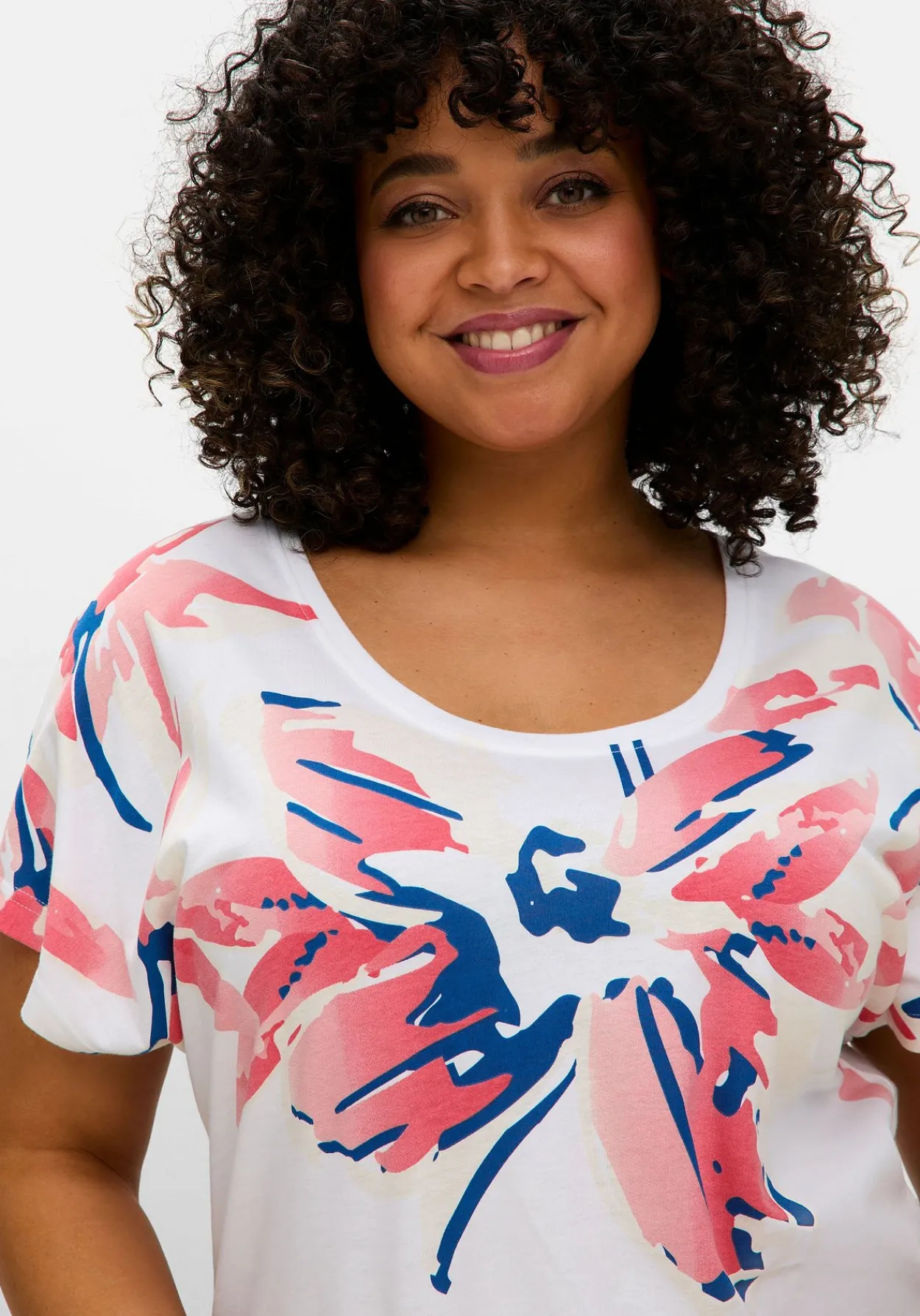 Shirt mit weitem Rundhals und großem Blütenprint<sheego Best