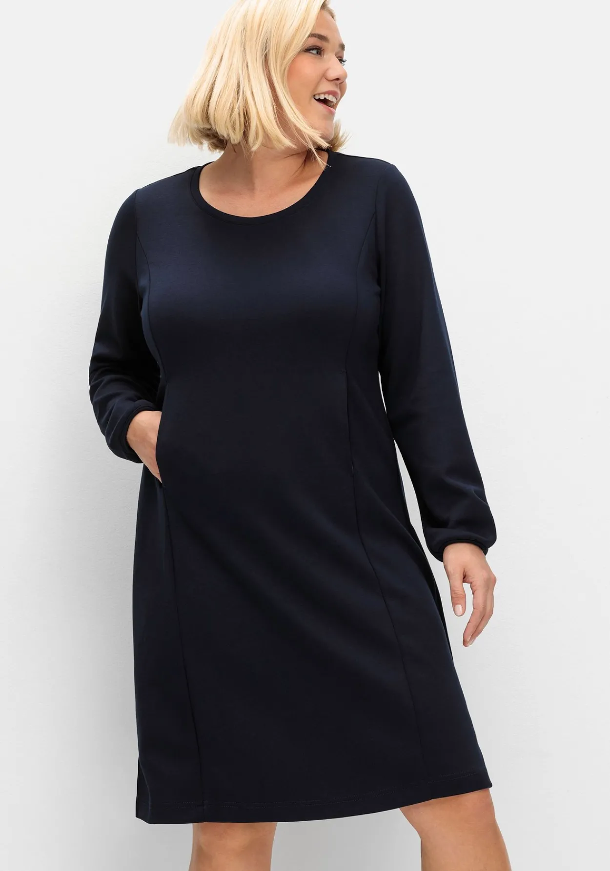 Shirtkleid in schwerer Qualität, mit Raffung hinten<sheego Online