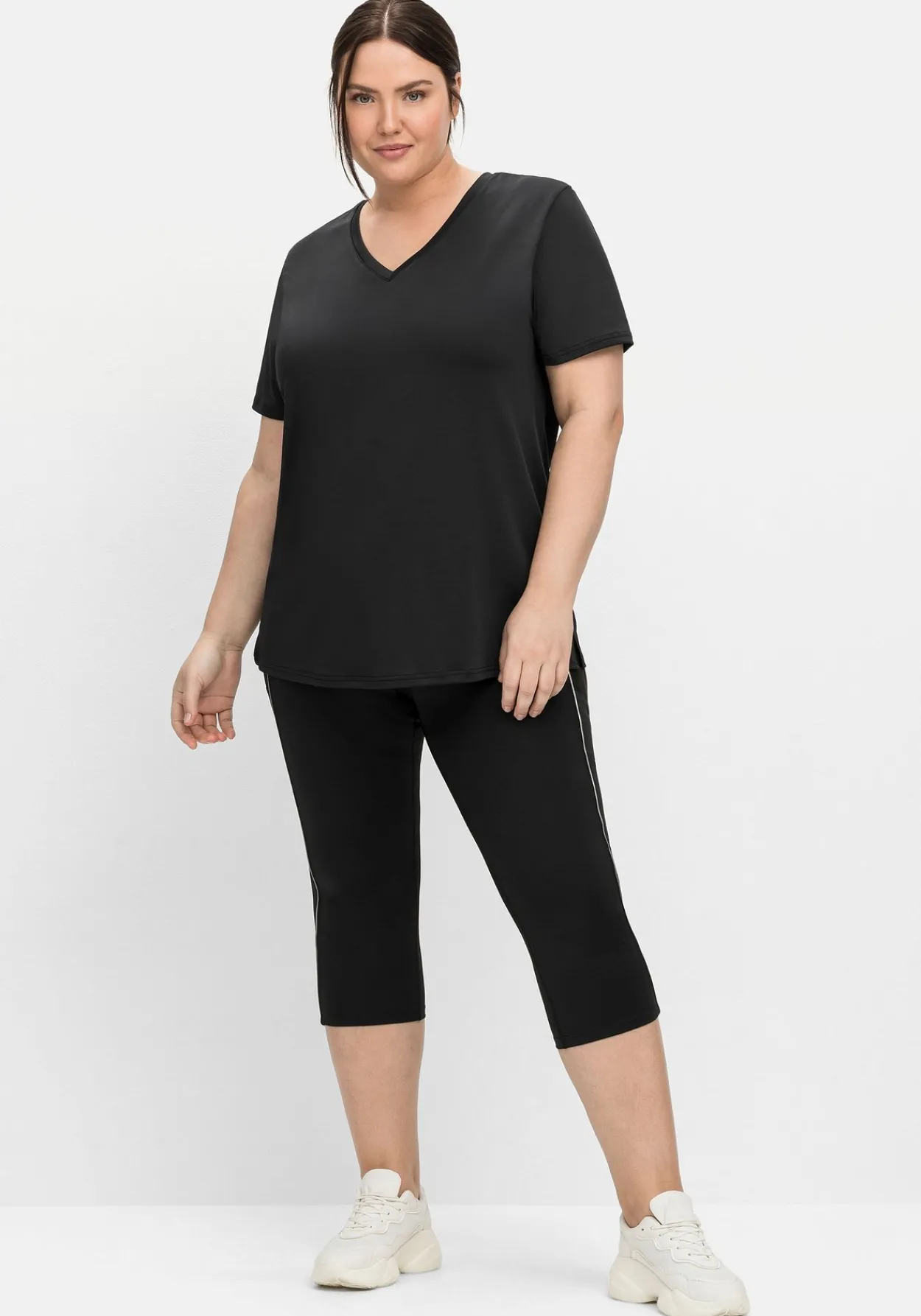 Sporthose in Caprilänge, mit Kontraststreifen<sheego Clearance