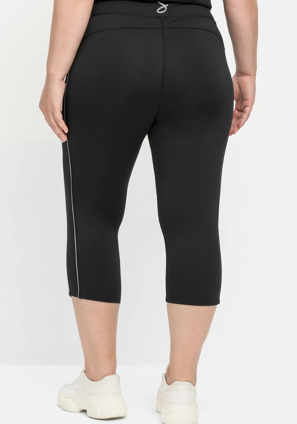 Sporthose in Caprilänge, mit Kontraststreifen<sheego Clearance