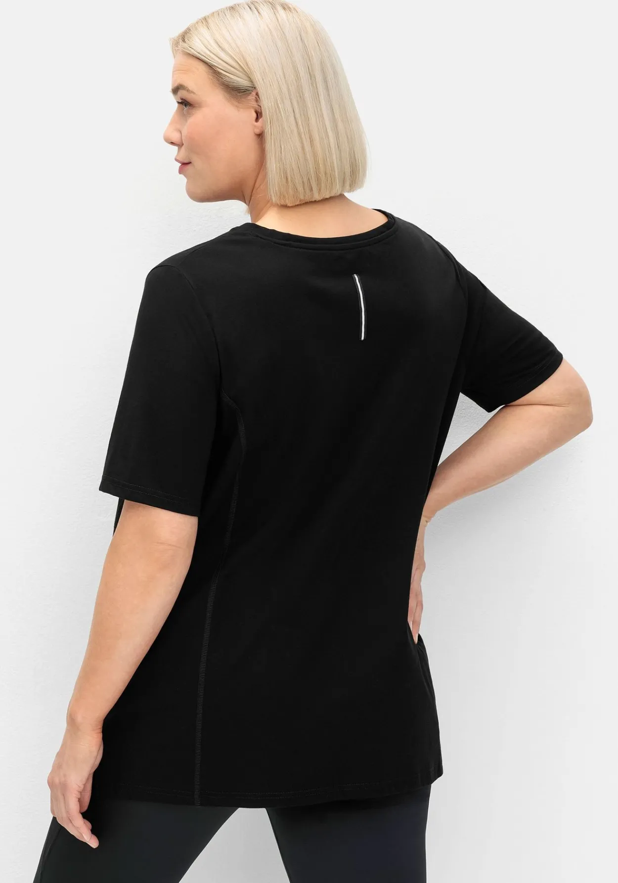 Sportshirt mit Mesh-Einsätzen auf der Schulter<sheego Discount