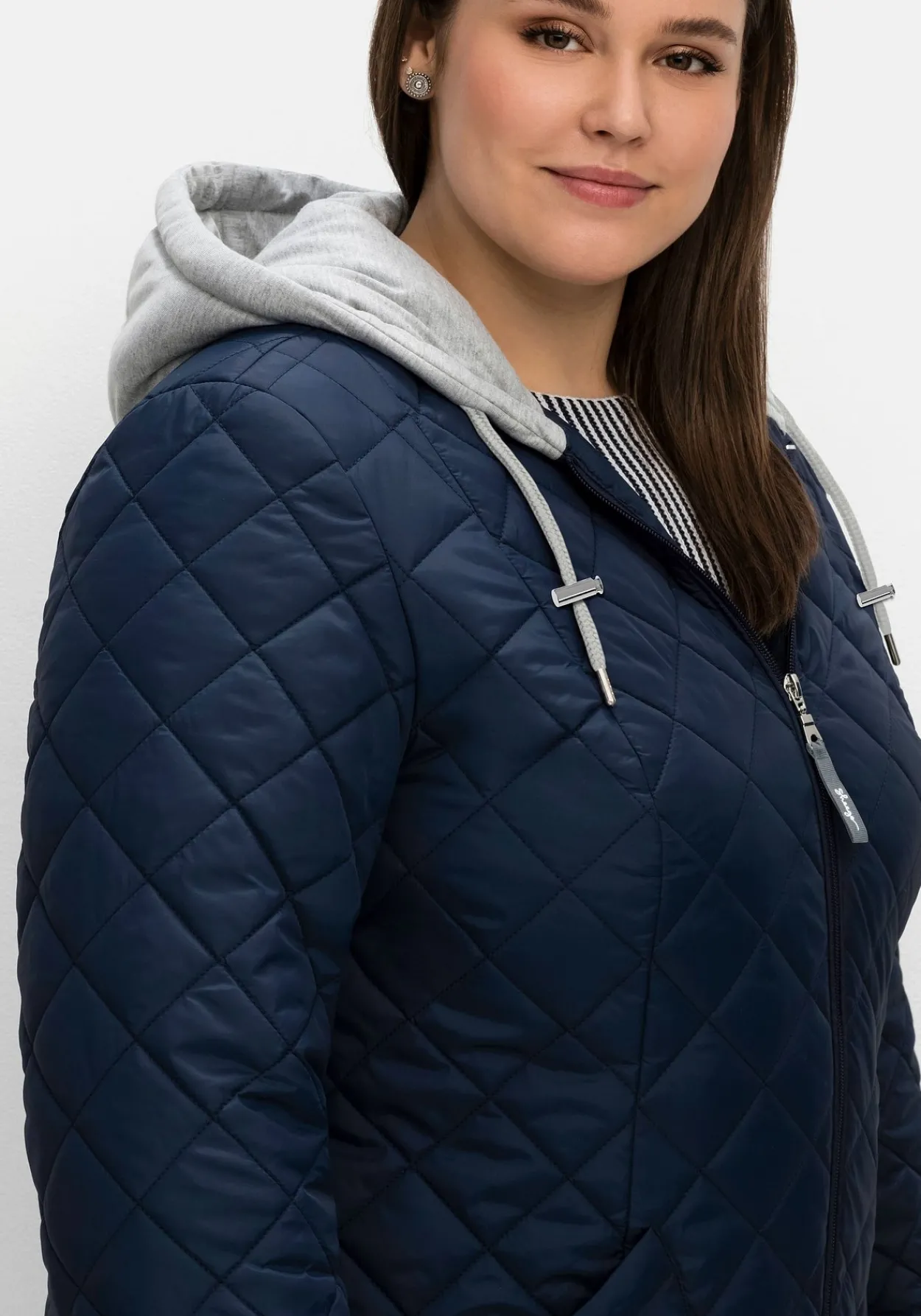 Steppjacke mit Jerseykapuze und 2-Wege-Zipper<sheego New