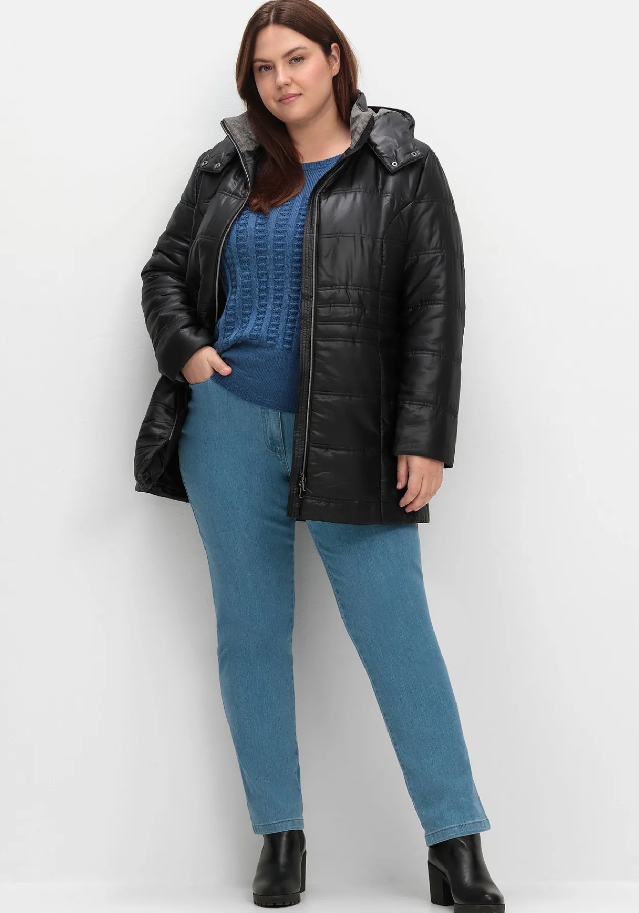 Steppjacke mit Kapuze und Flanell-Details<sheego Hot