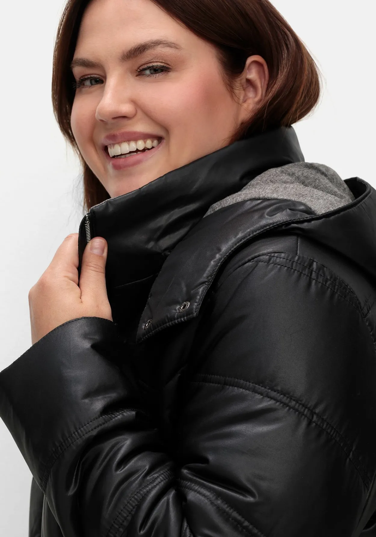 Steppjacke mit Kapuze und Flanell-Details<sheego Hot