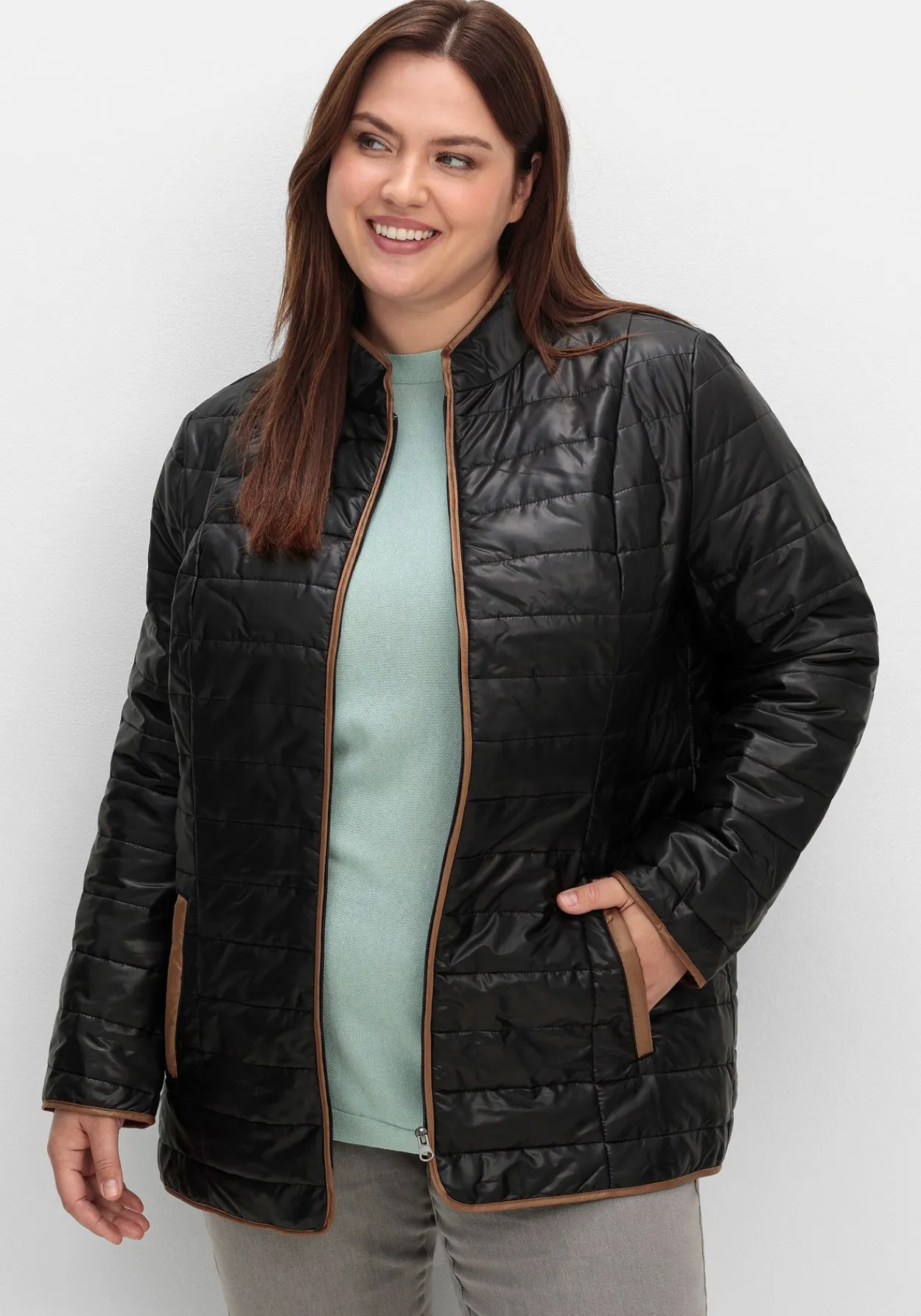 Steppjacke mit Stehkragen und Kontrastdetails<sheego Sale