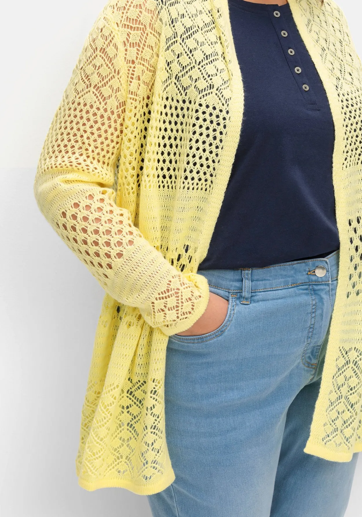 Strickjacke mit Ajourmuster, in offener Form<sheego Fashion