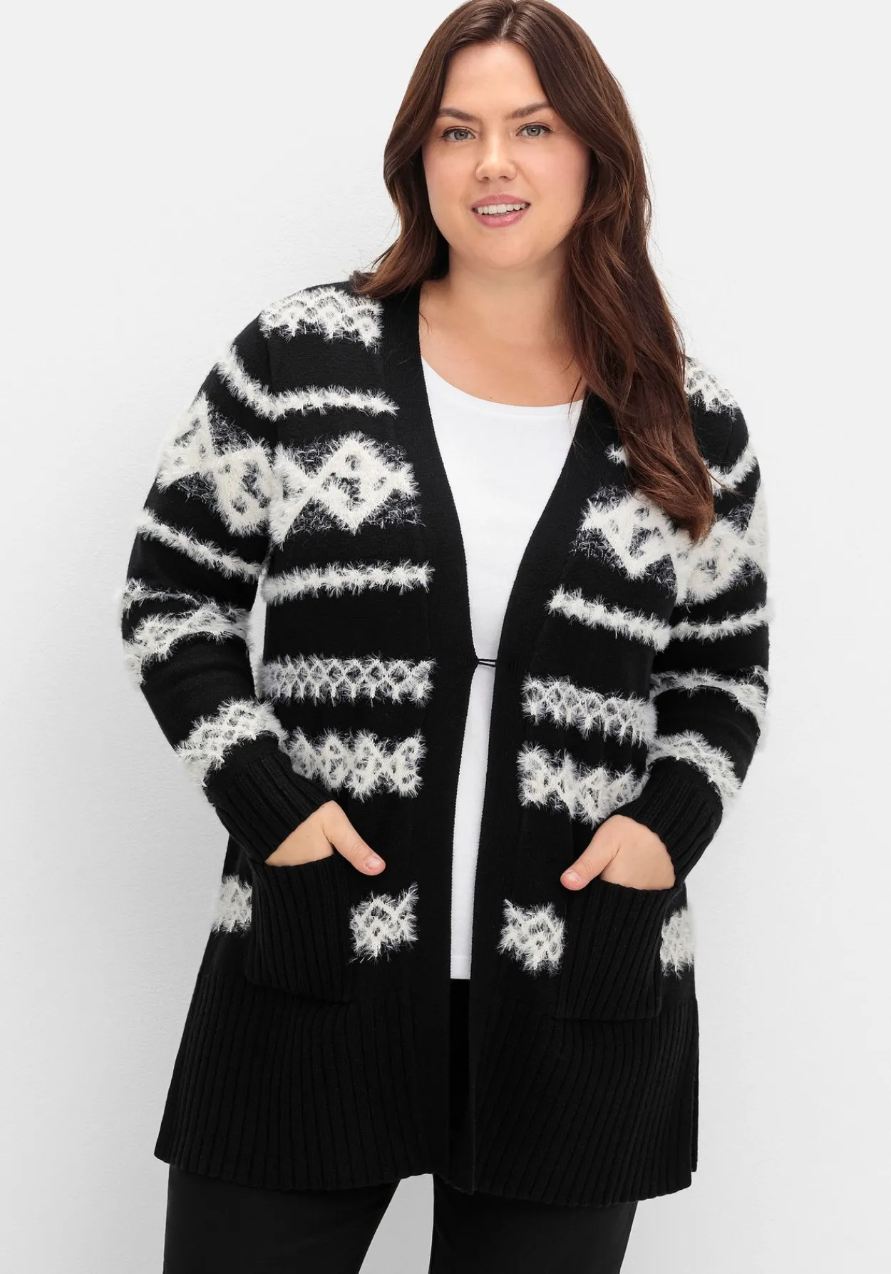 Strickjacke mit Intarsienmuster aus Flauschgarn<sheego Discount