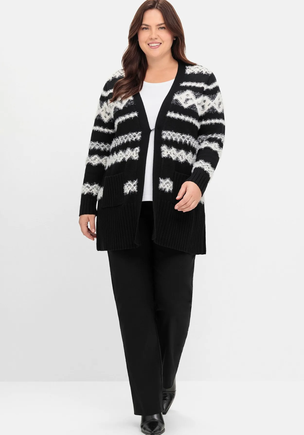 Strickjacke mit Intarsienmuster aus Flauschgarn<sheego Discount